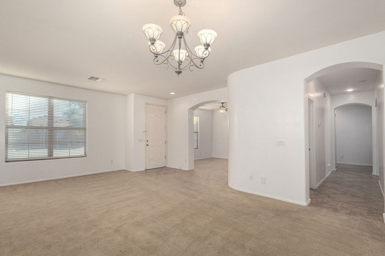 15956 W Cocopah St - Photo 7 of 37