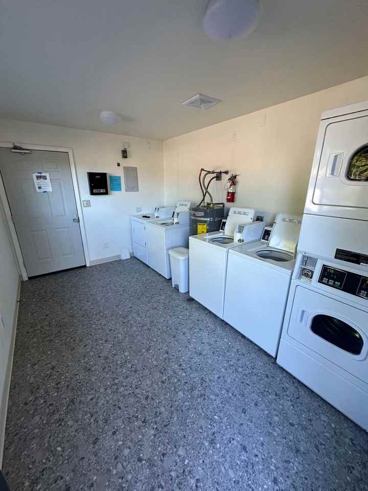 755 Nw 3rd St #4 - Photo 4 of 11