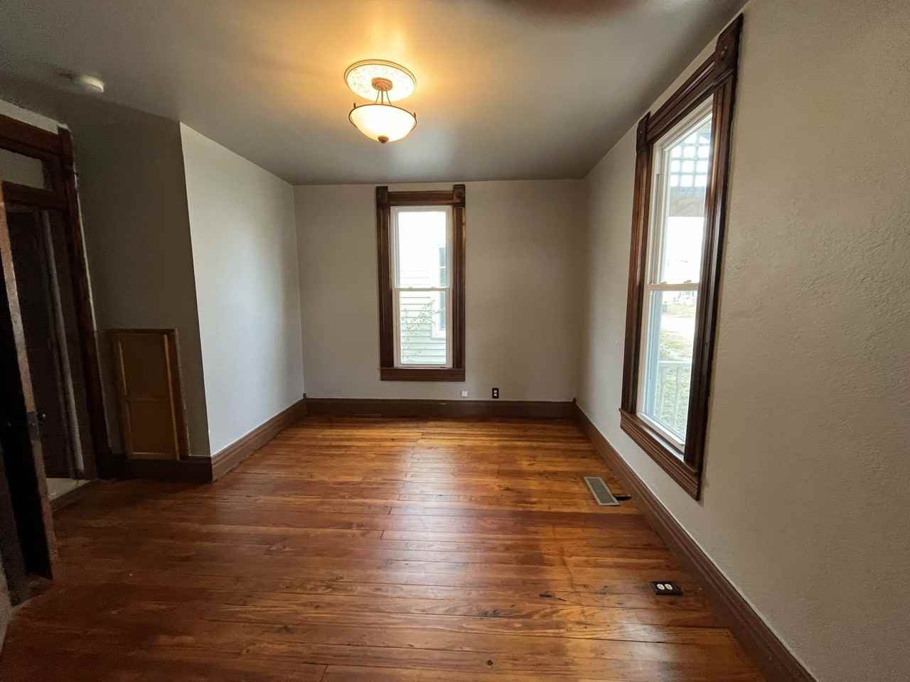 215 3rd St - Photo 4 of 21