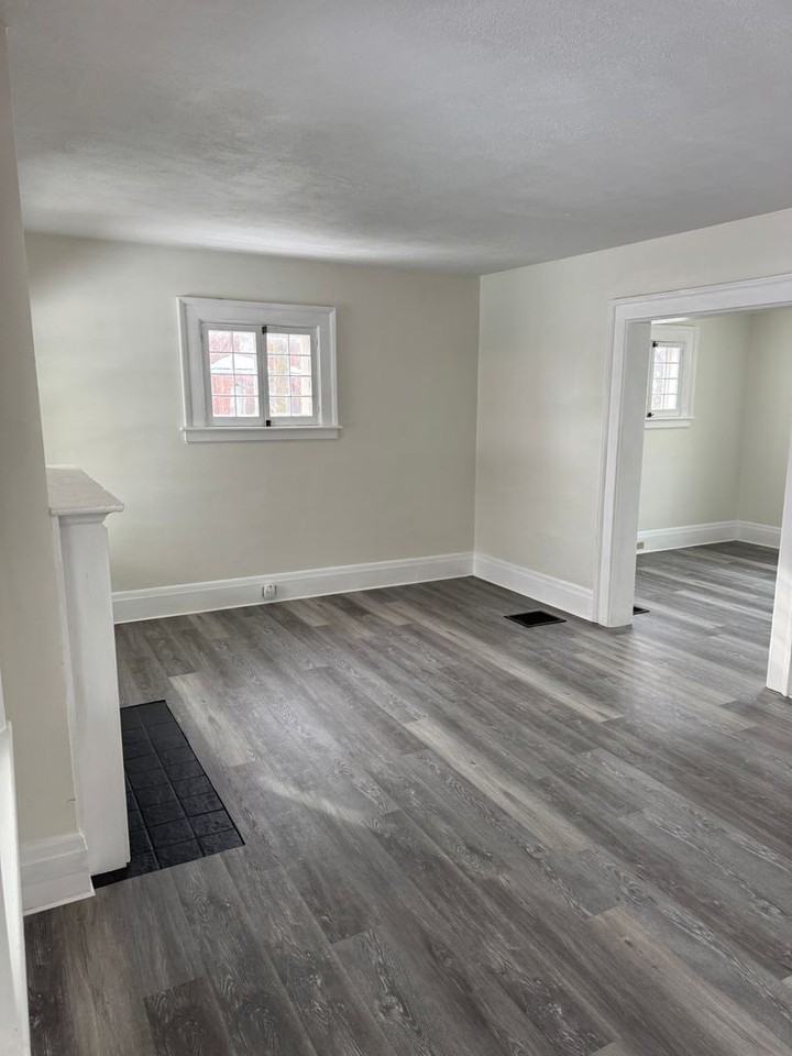 1164 W 7th St - Photo 2 of 22