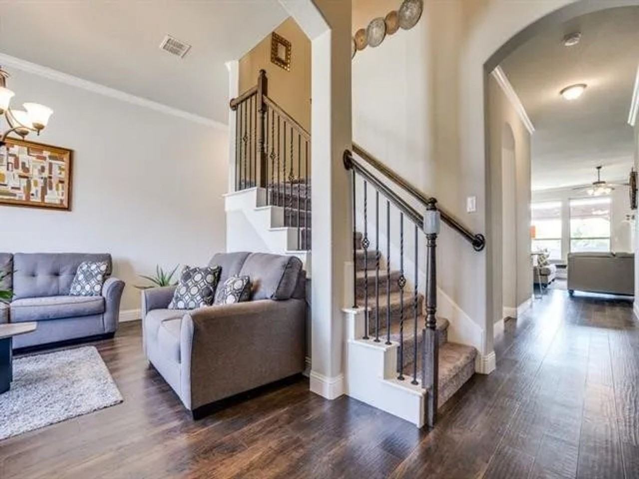 321 Valentino Way - Photo 3 of 26