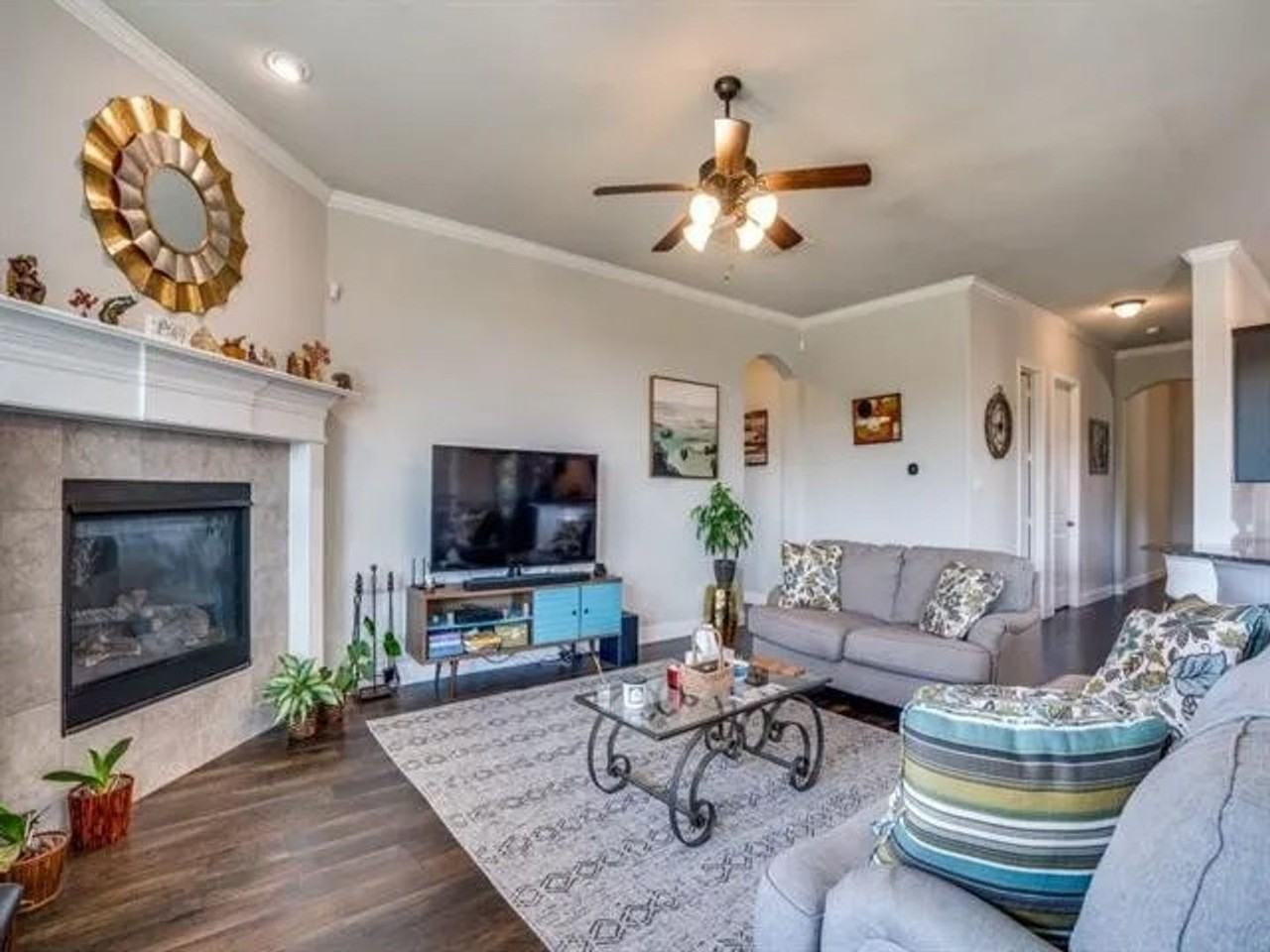 321 Valentino Way - Photo 2 of 26