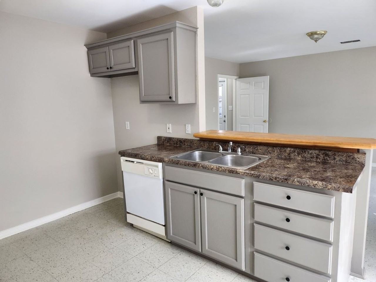 13339 Vermont St - Photo 3 of 12