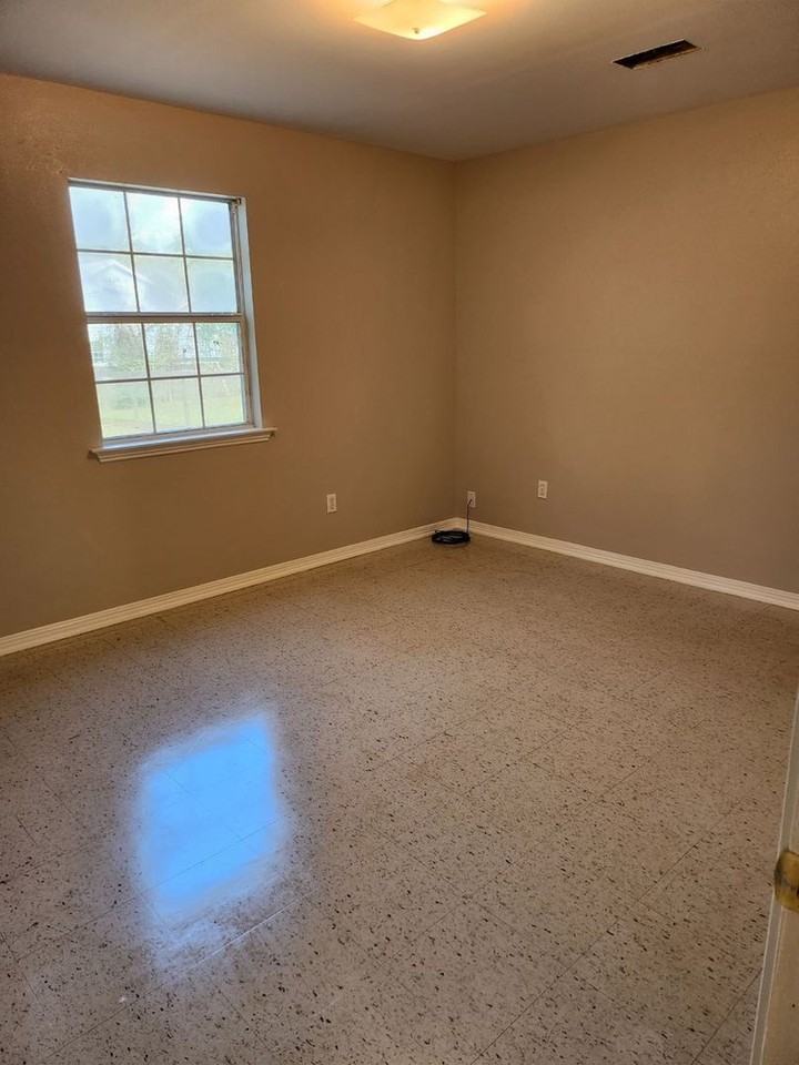 13339 Vermont St - Photo 7 of 12