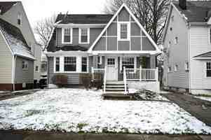 featured image of 3337 Sylvanhurst Rd