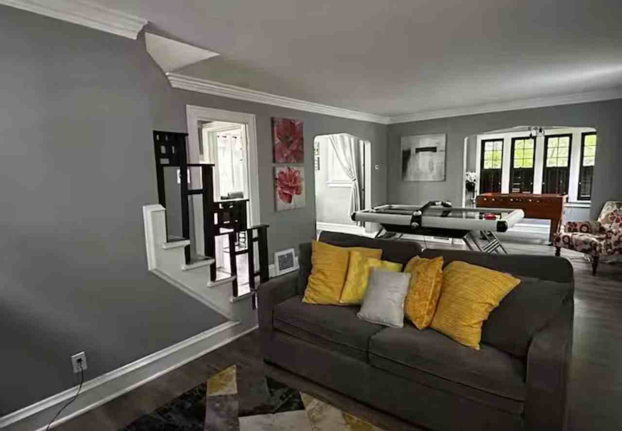 900 Vineshire Rd - Photo 2 of 23