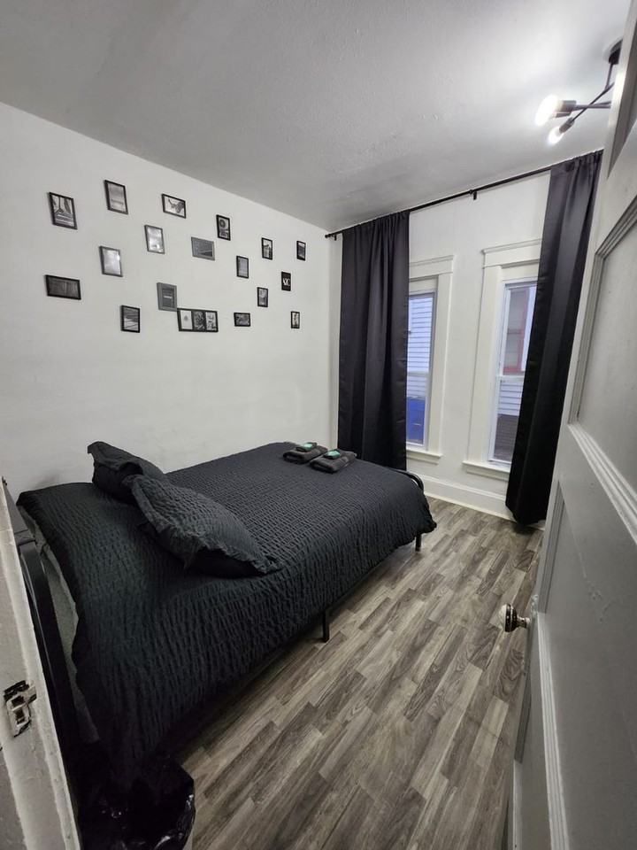 1856 Lampson Road Cleveland, OH 44112 - Photo 6 of 24