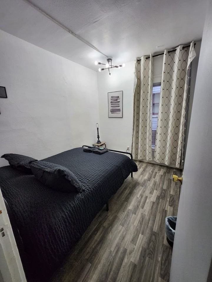 1856 Lampson Road Cleveland, OH 44112 - Photo 7 of 24