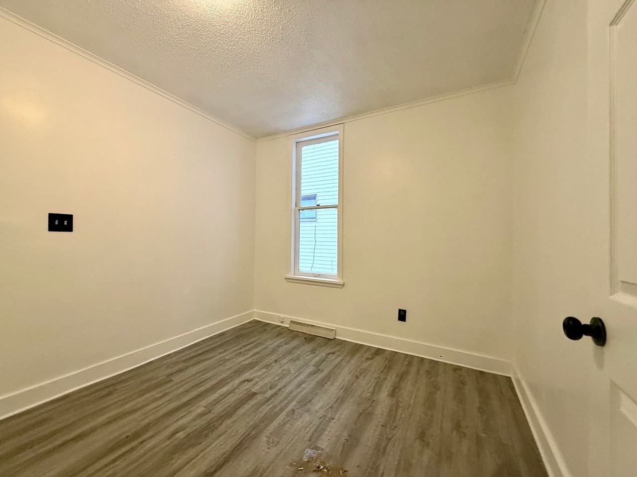 1257 3rd St - Photo 5 of 8