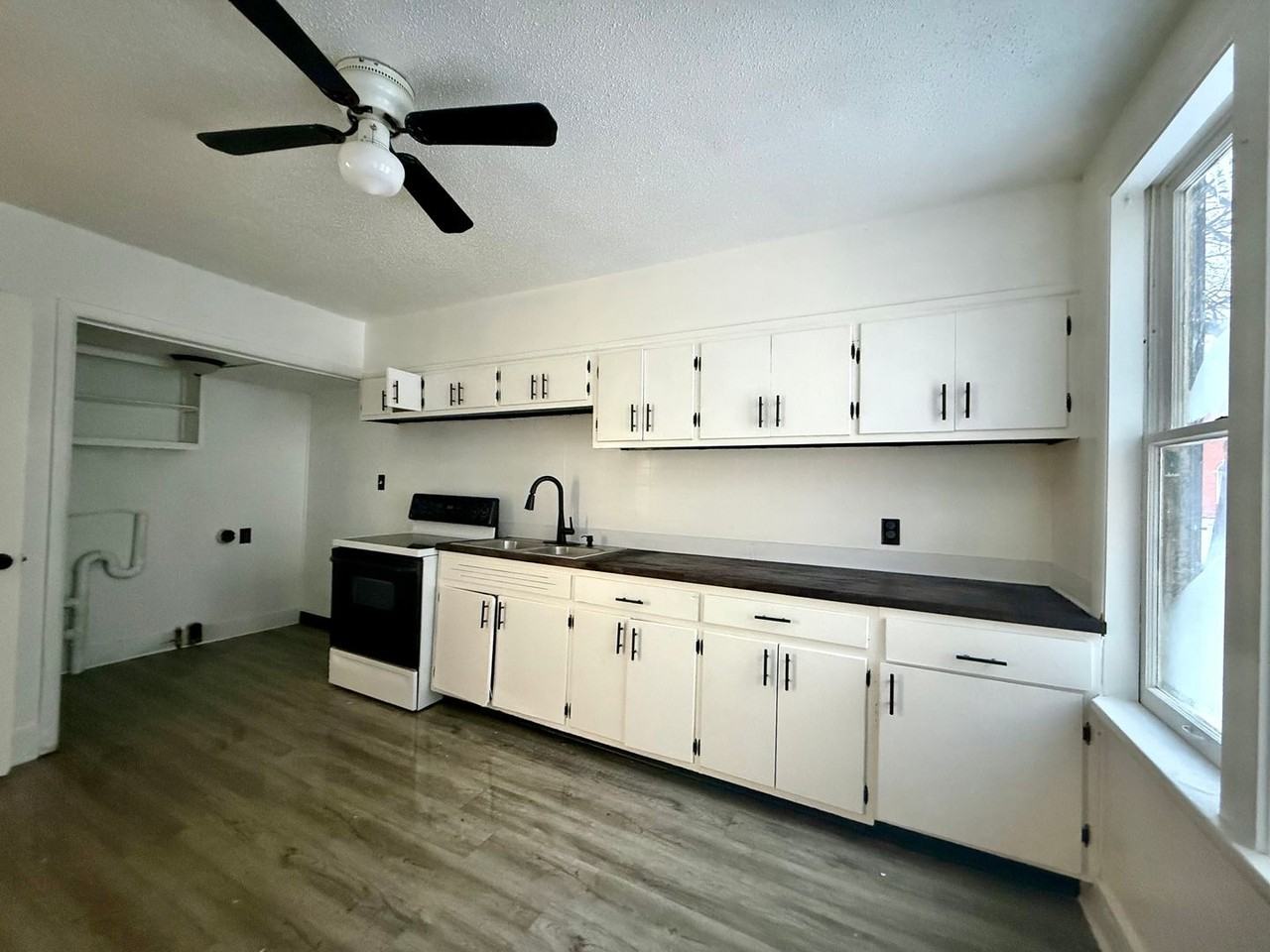 1257 3rd St - Photo 6 of 8