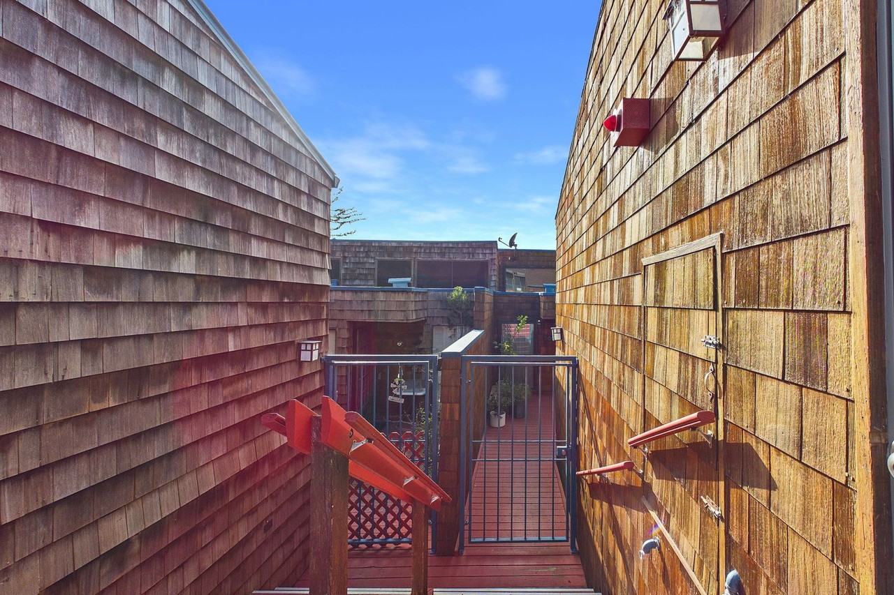 56 Sereno Cir - Photo 3 of 37