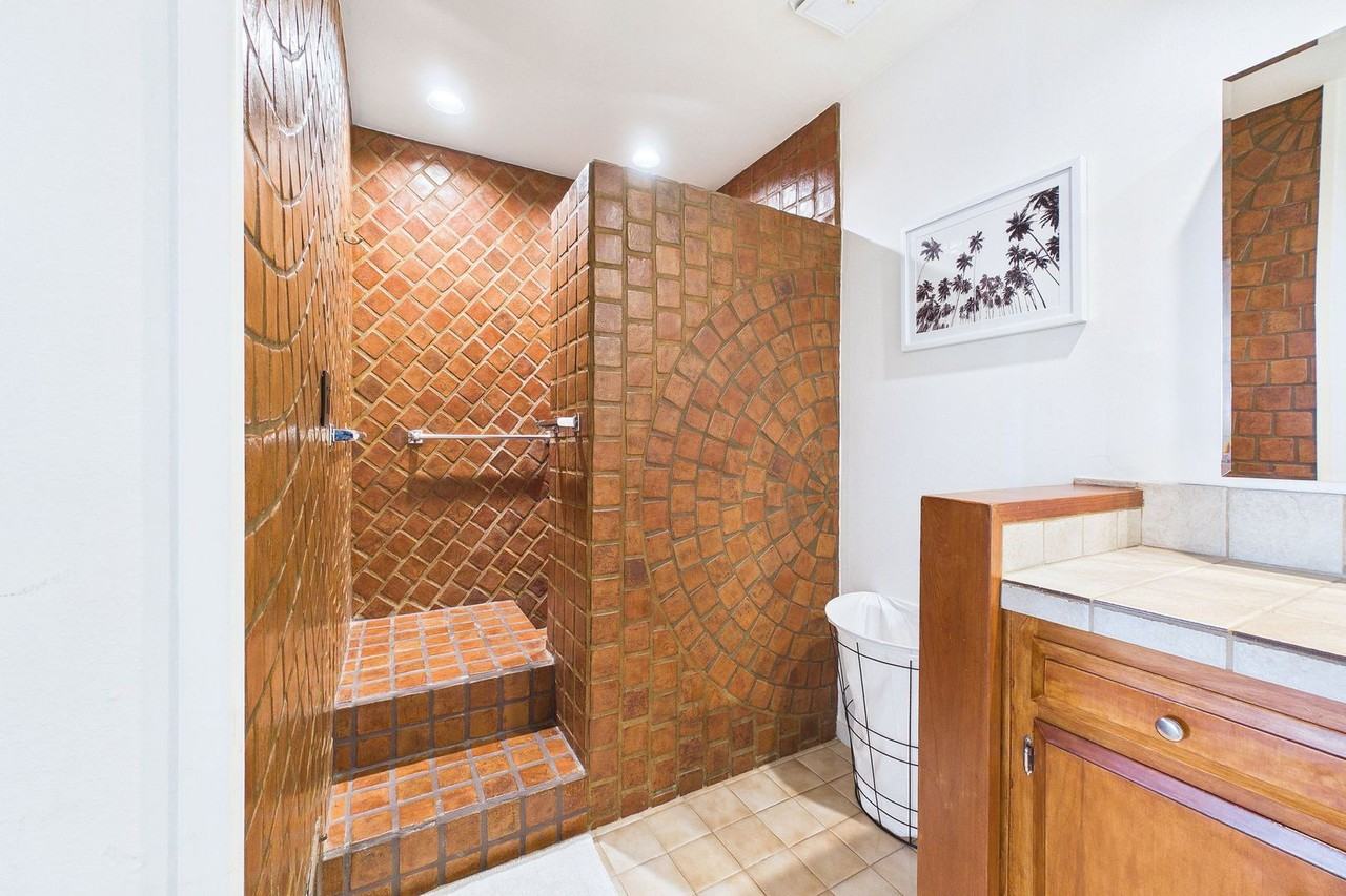 56 Sereno Cir - Photo 4 of 37