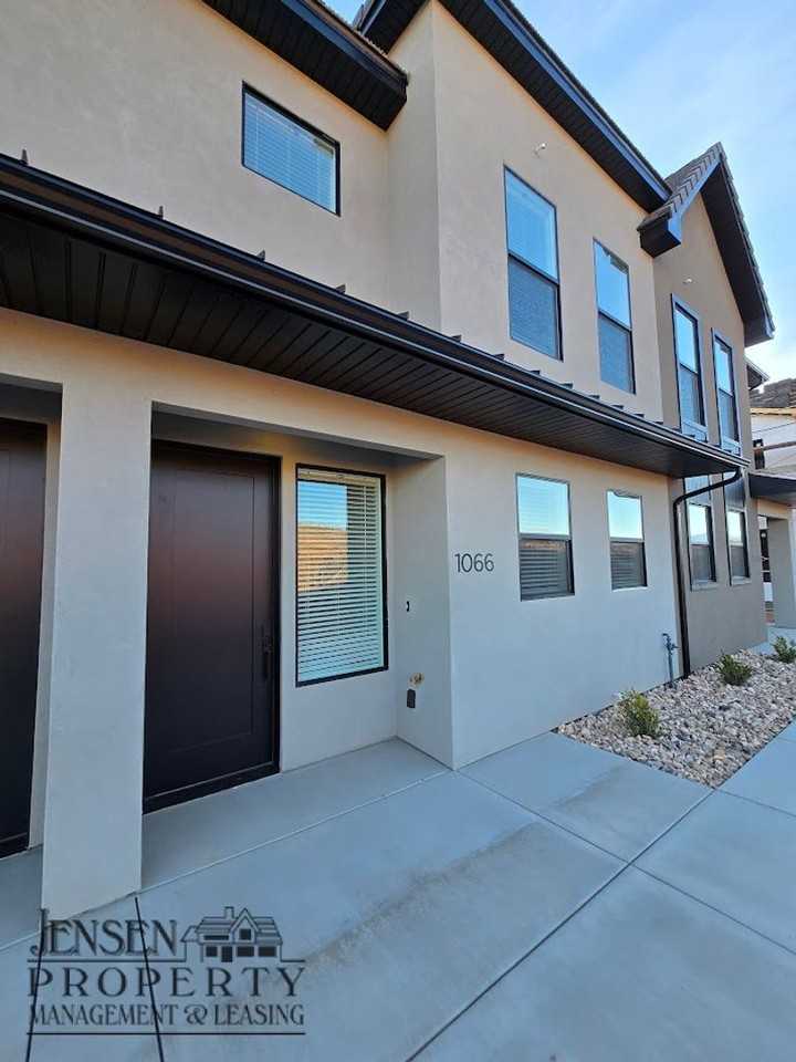 1066 W Albertine Ln - Photo 2 of 28