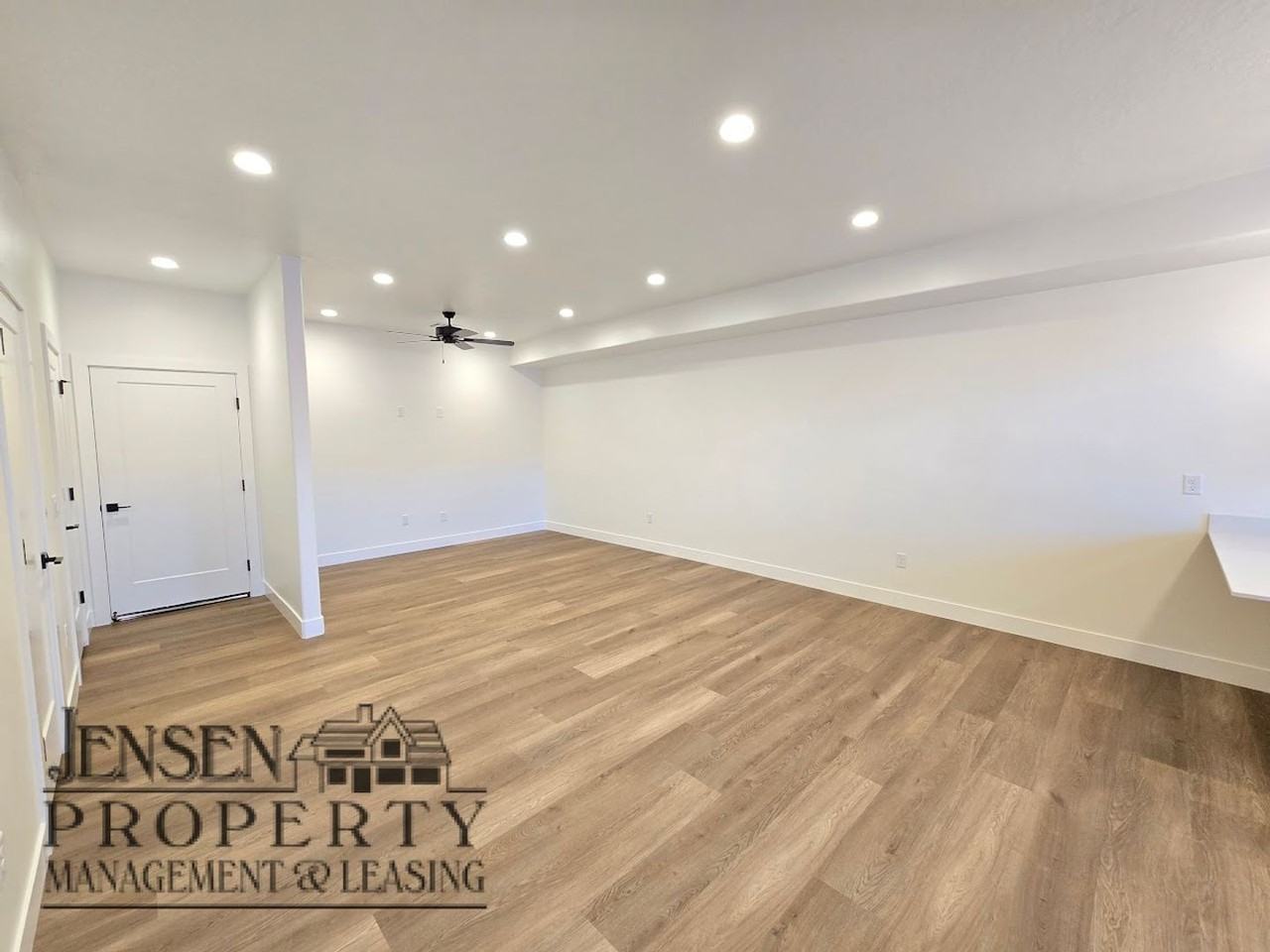 1066 W Albertine Ln - Photo 4 of 28