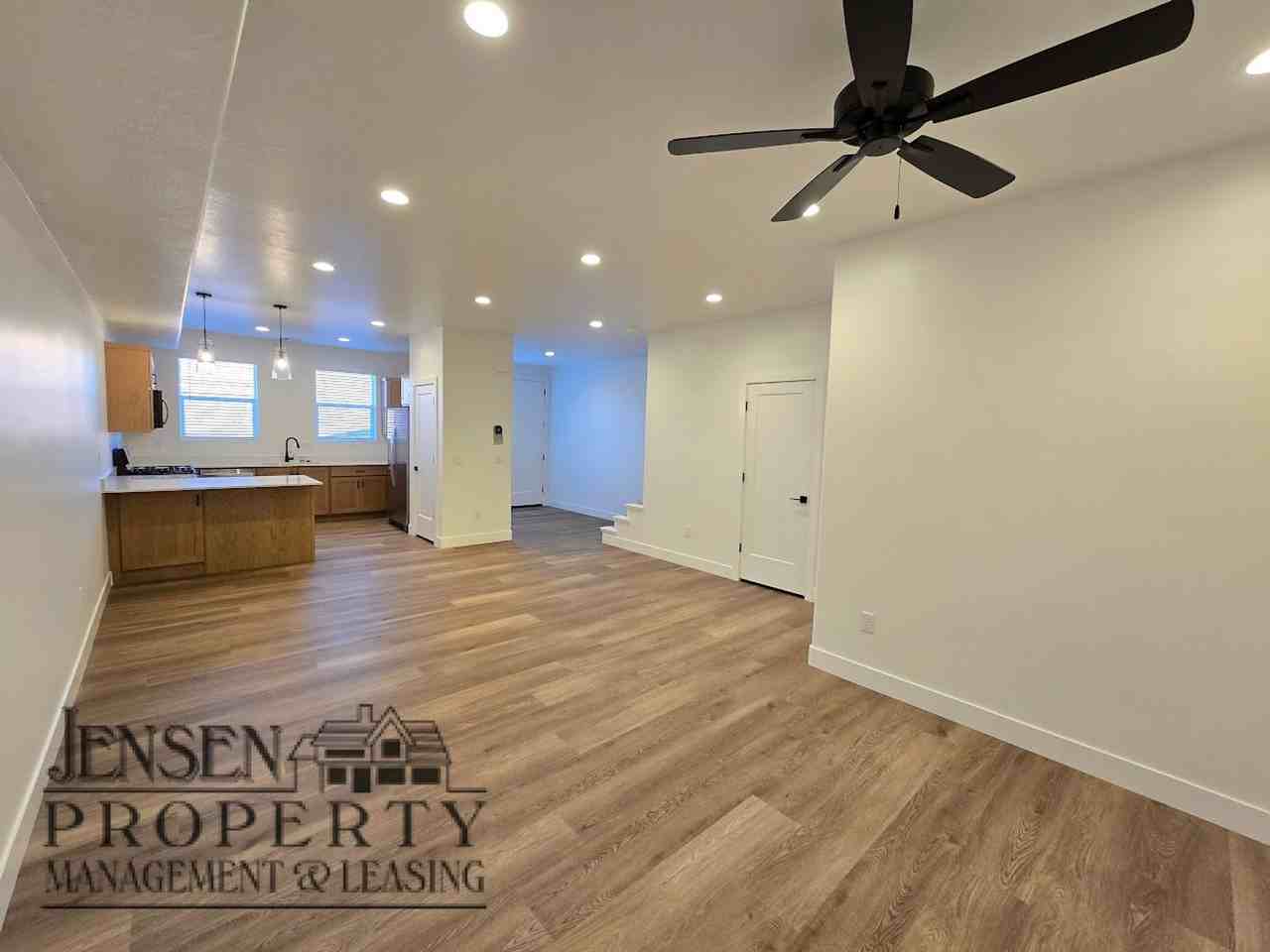 1066 W Albertine Ln - Photo 5 of 28