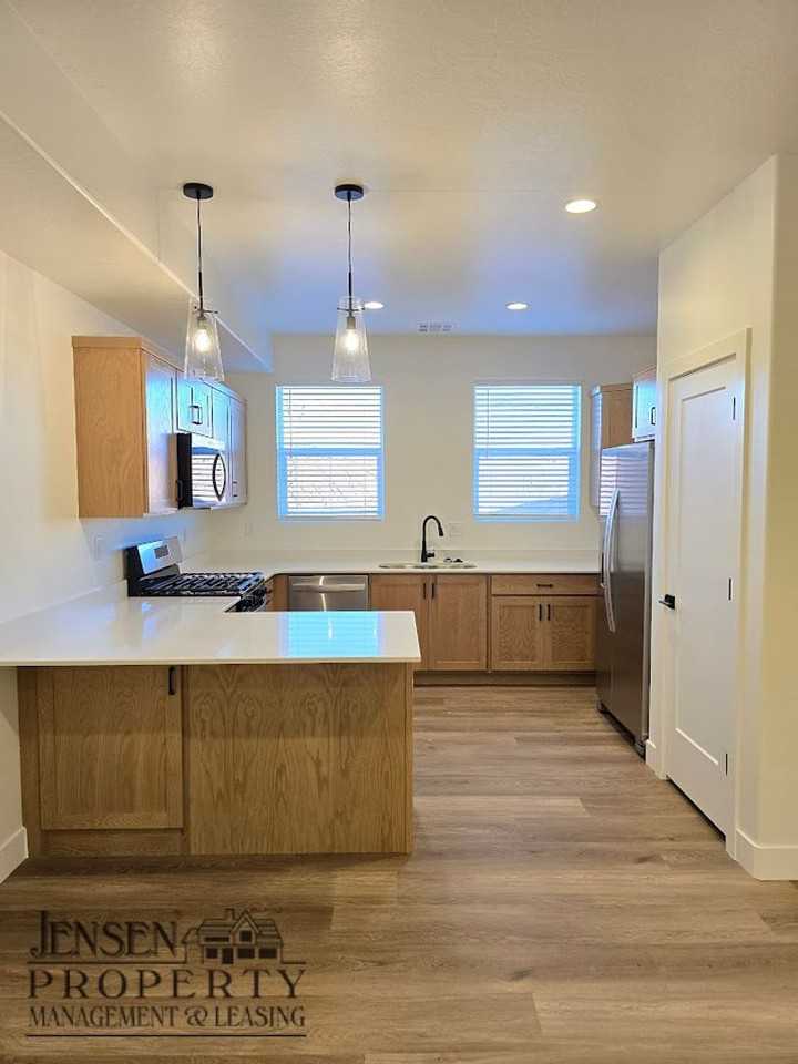 1066 W Albertine Ln - Photo 6 of 28