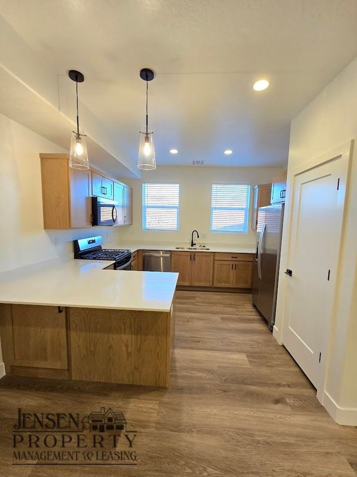 1066 W Albertine Ln - Photo 7 of 28