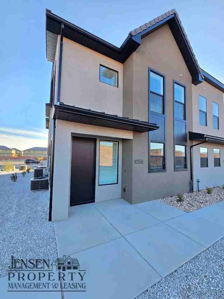 1058 W Albertine Ln - Photo 2 of 28