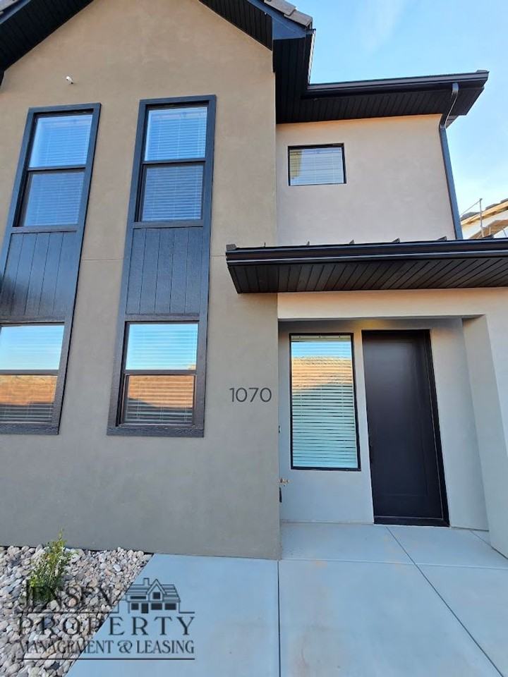 1070 W Albertine Ln - Photo 4 of 27