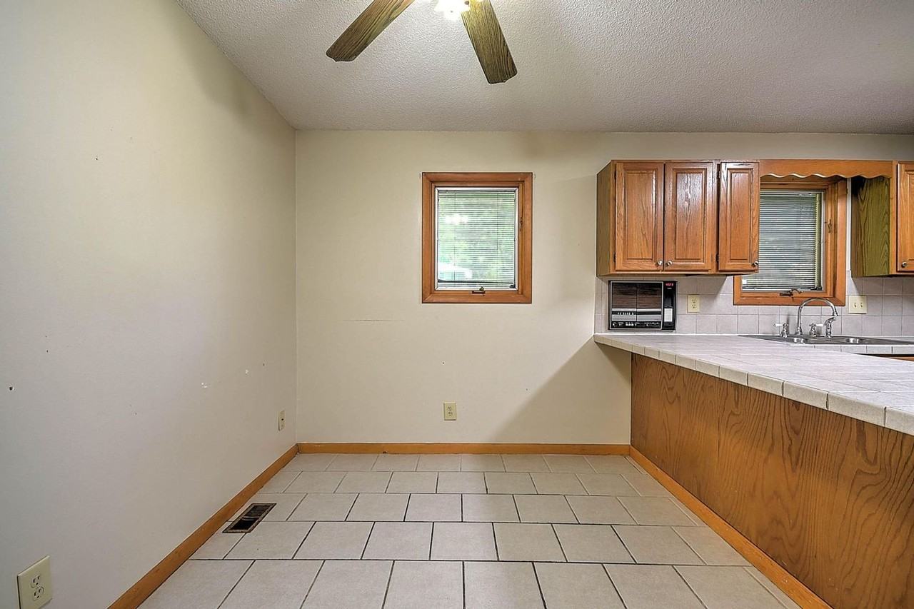 2304 Stuart Dr - Photo 3 of 40