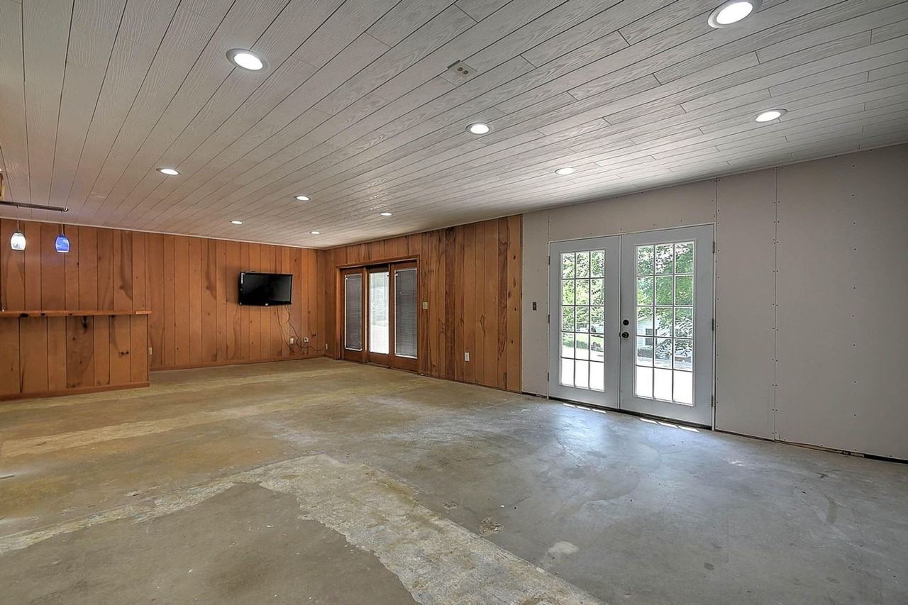 2304 Stuart Dr - Photo 5 of 40