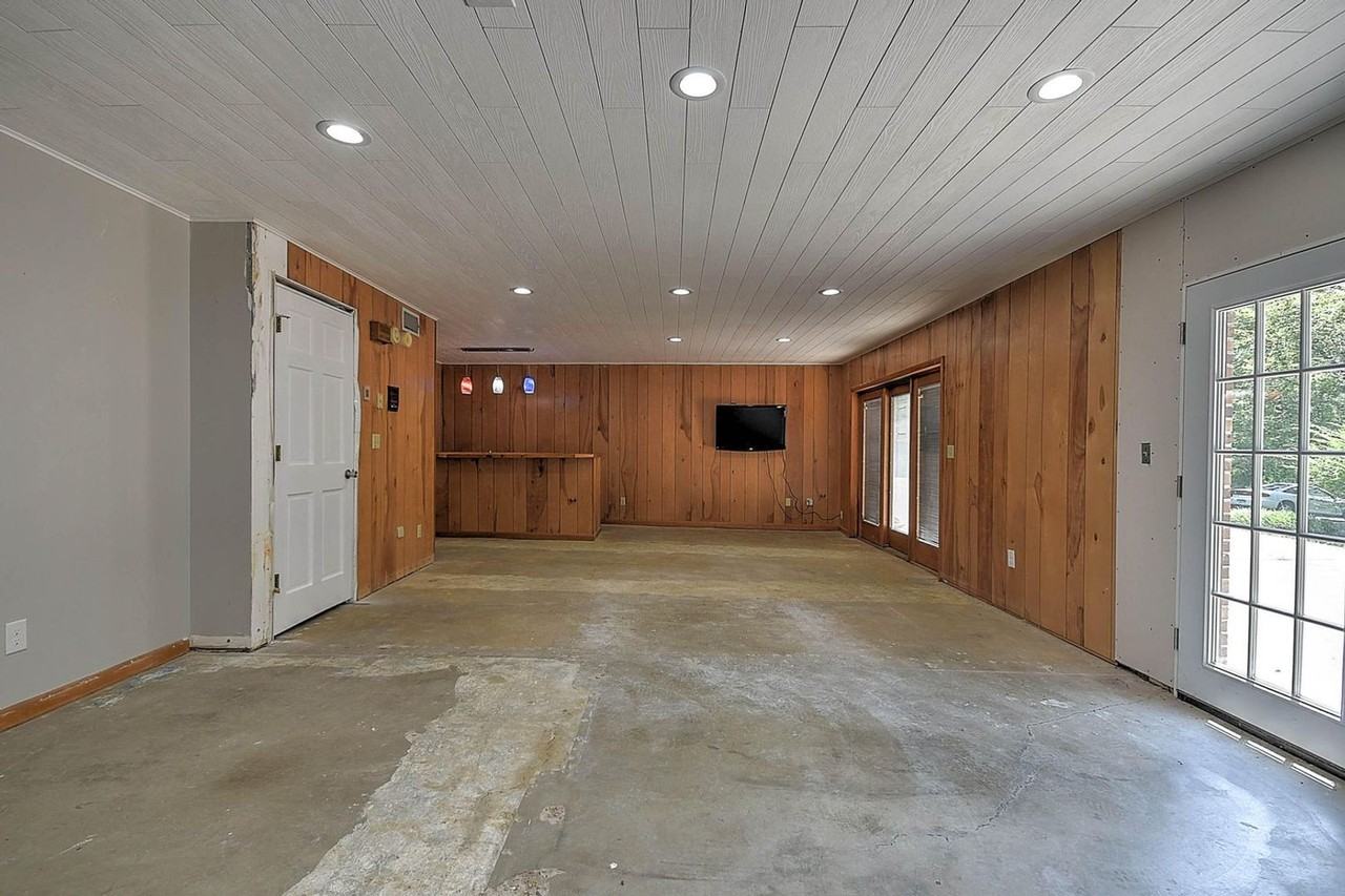 2304 Stuart Dr - Photo 6 of 40