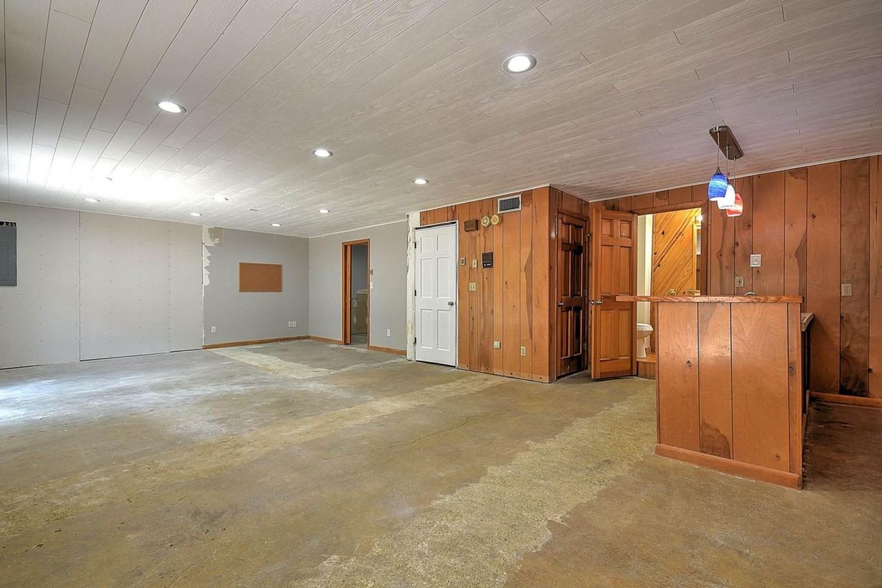 2304 Stuart Dr - Photo 7 of 40