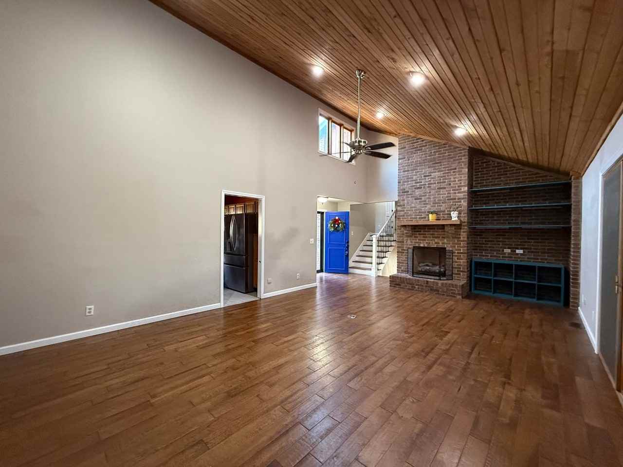 2304 Stuart Dr - Photo 4 of 32