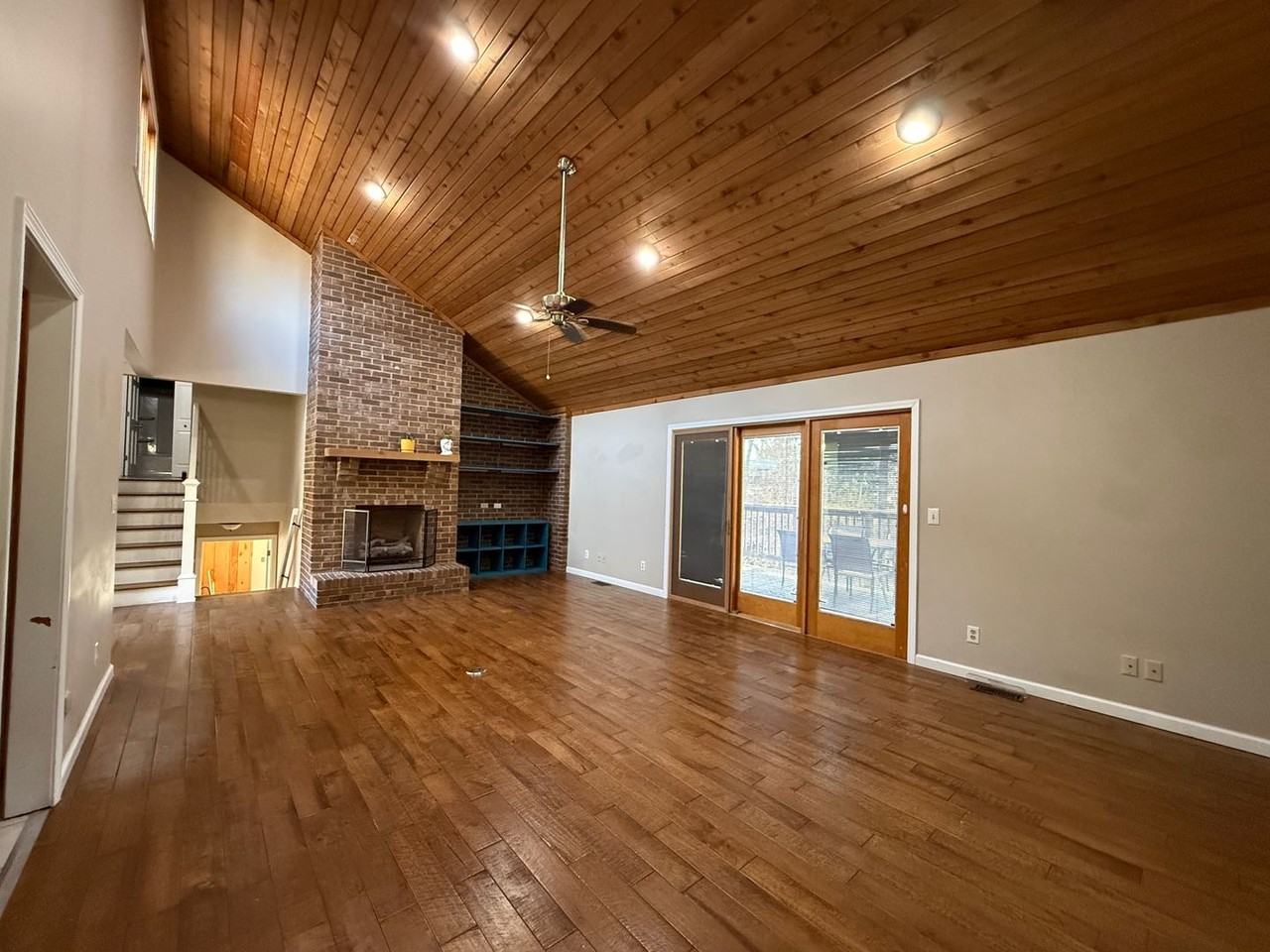 2304 Stuart Dr - Photo 3 of 32