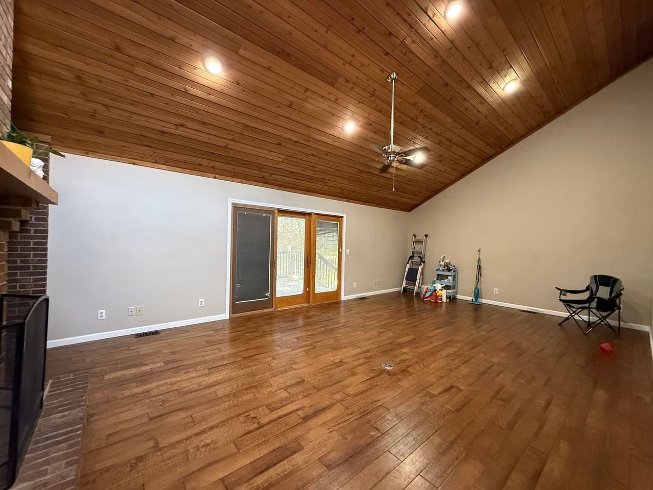 2304 Stuart Dr - Photo 2 of 32