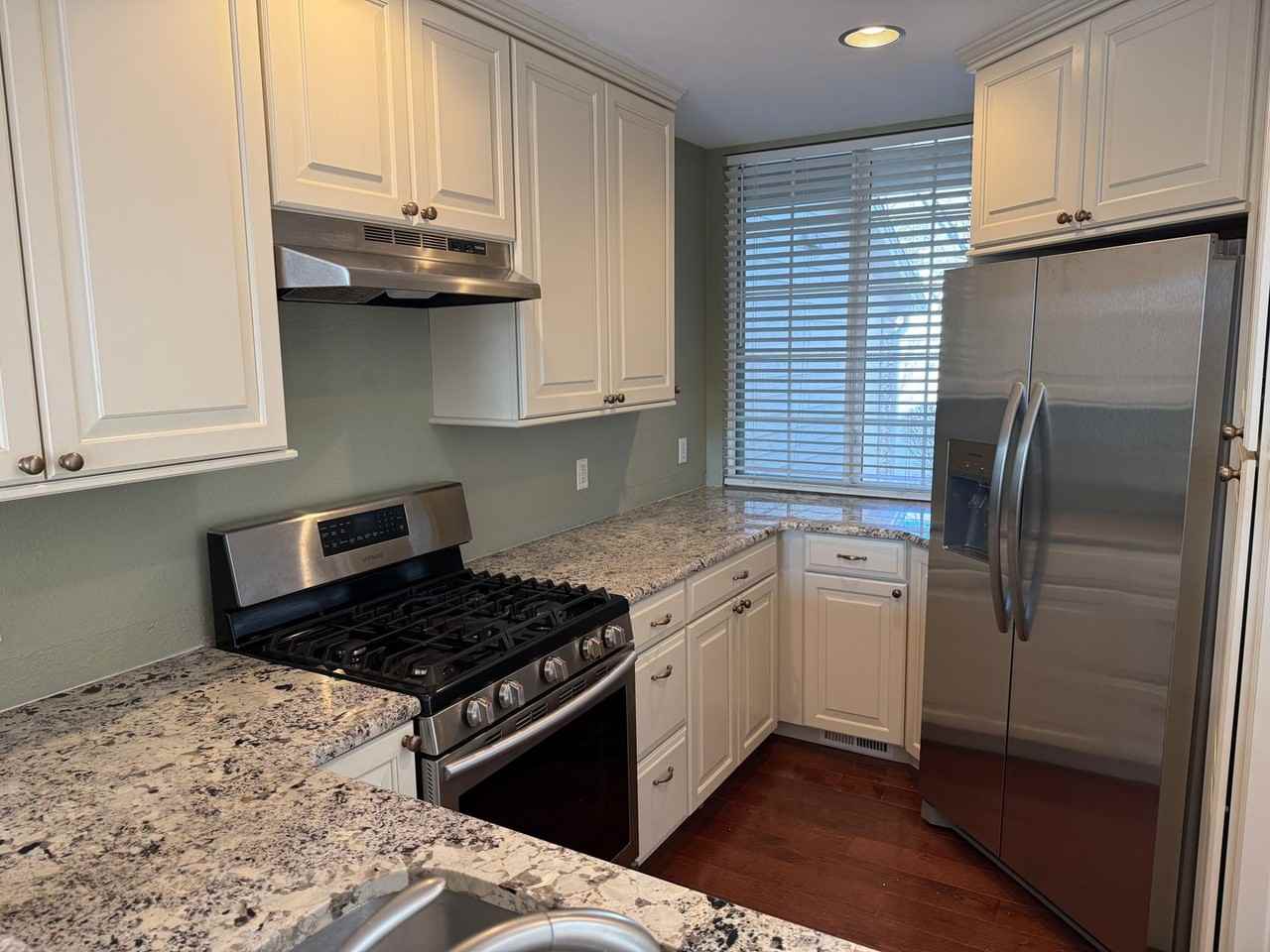 9021 W Phillips Dr - Photo 3 of 20