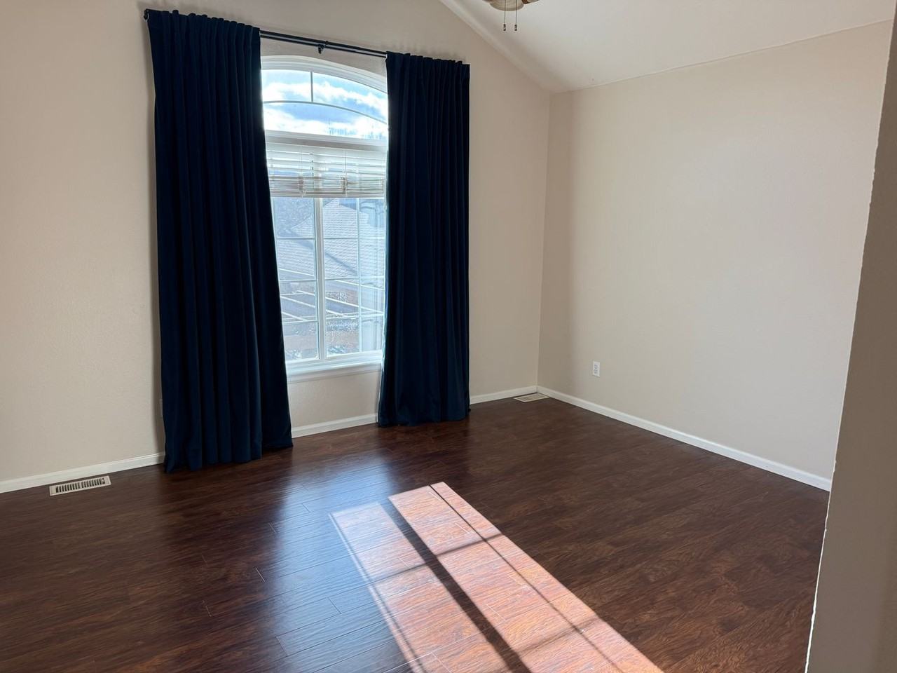 9021 W Phillips Dr - Photo 6 of 20