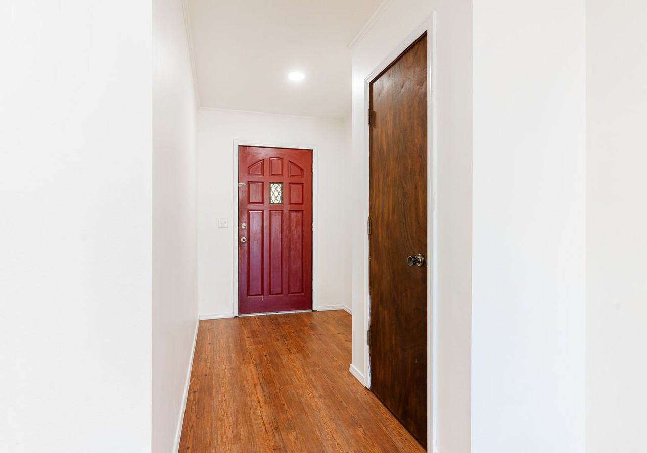 5013 S Lions Ave - Photo 3 of 25