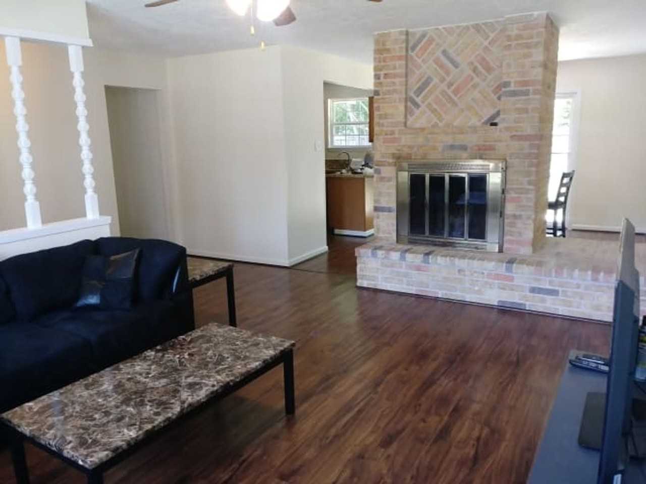 2402 Union Mill Rd - Photo 3 of 9