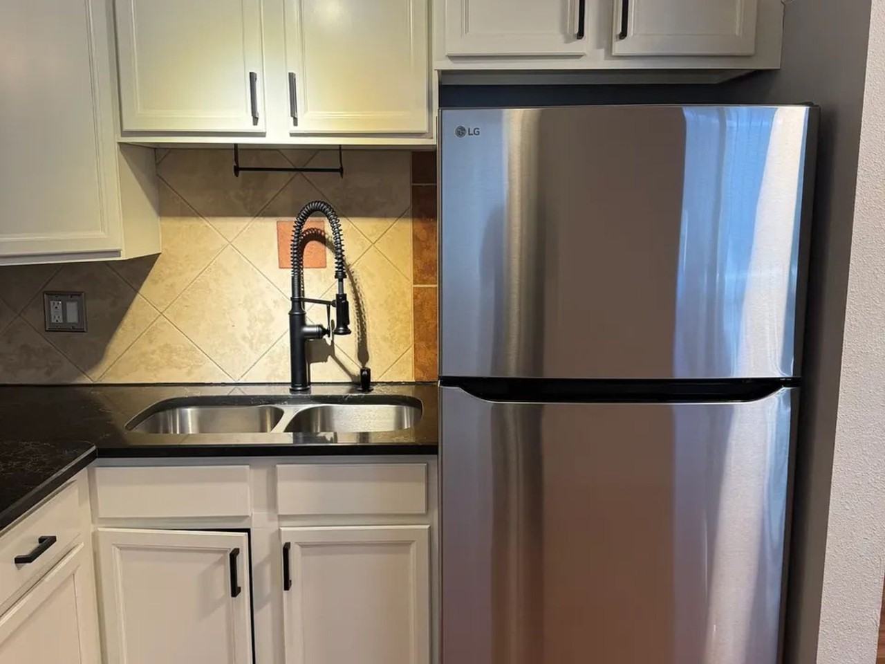 1419 Detroit St - Photo 5 of 15