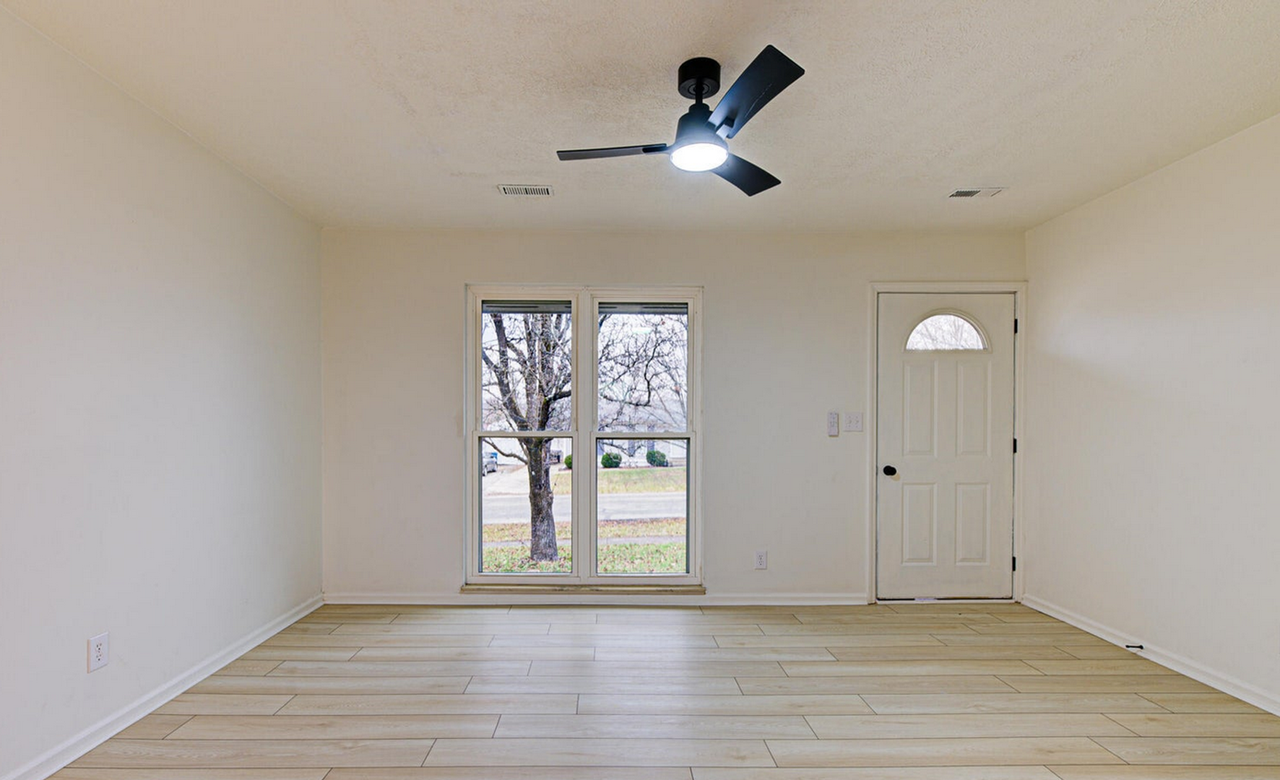 1116 Keane Ave - Photo 2 of 20