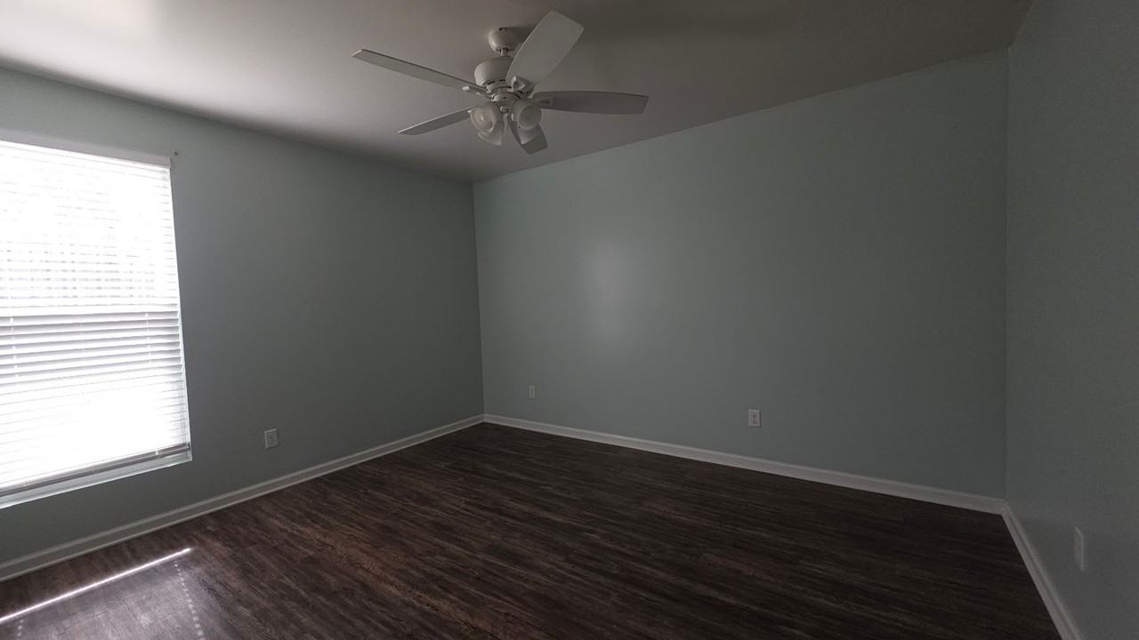 134 Canal St E - Photo 5 of 10