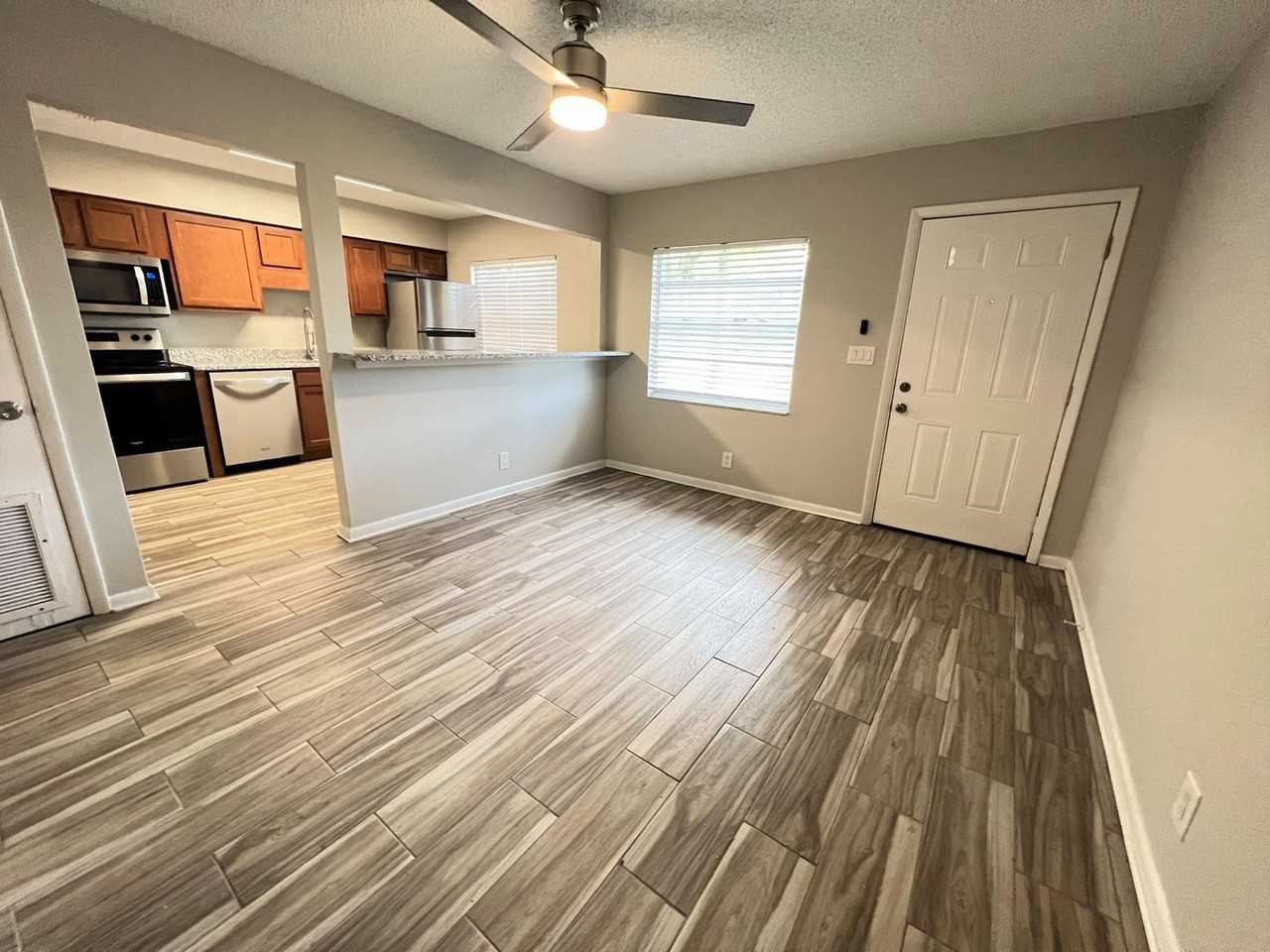 5404 101st St #4 - Photo 2 of 8