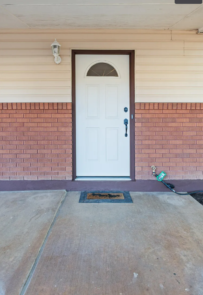 155 S 100 E - Photo 2 of 21