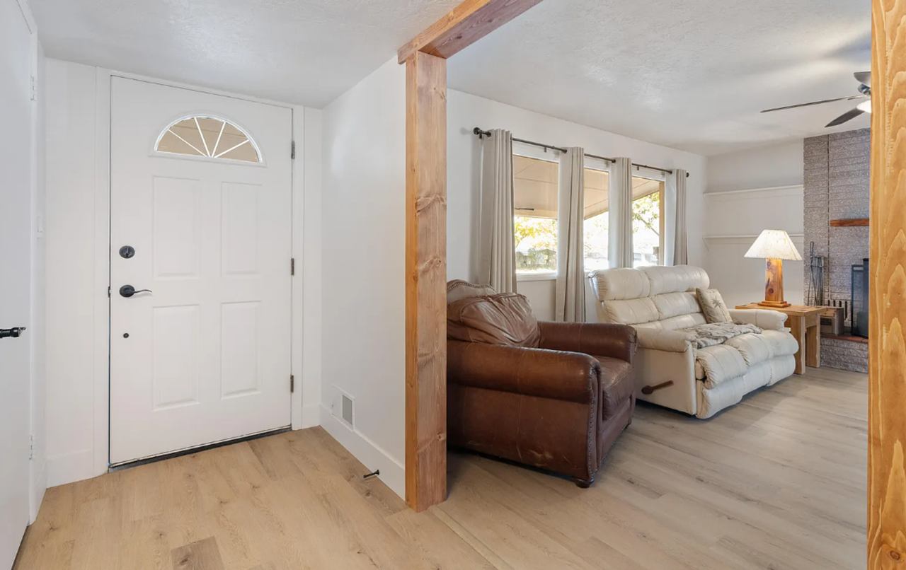 155 S 100 E - Photo 4 of 21