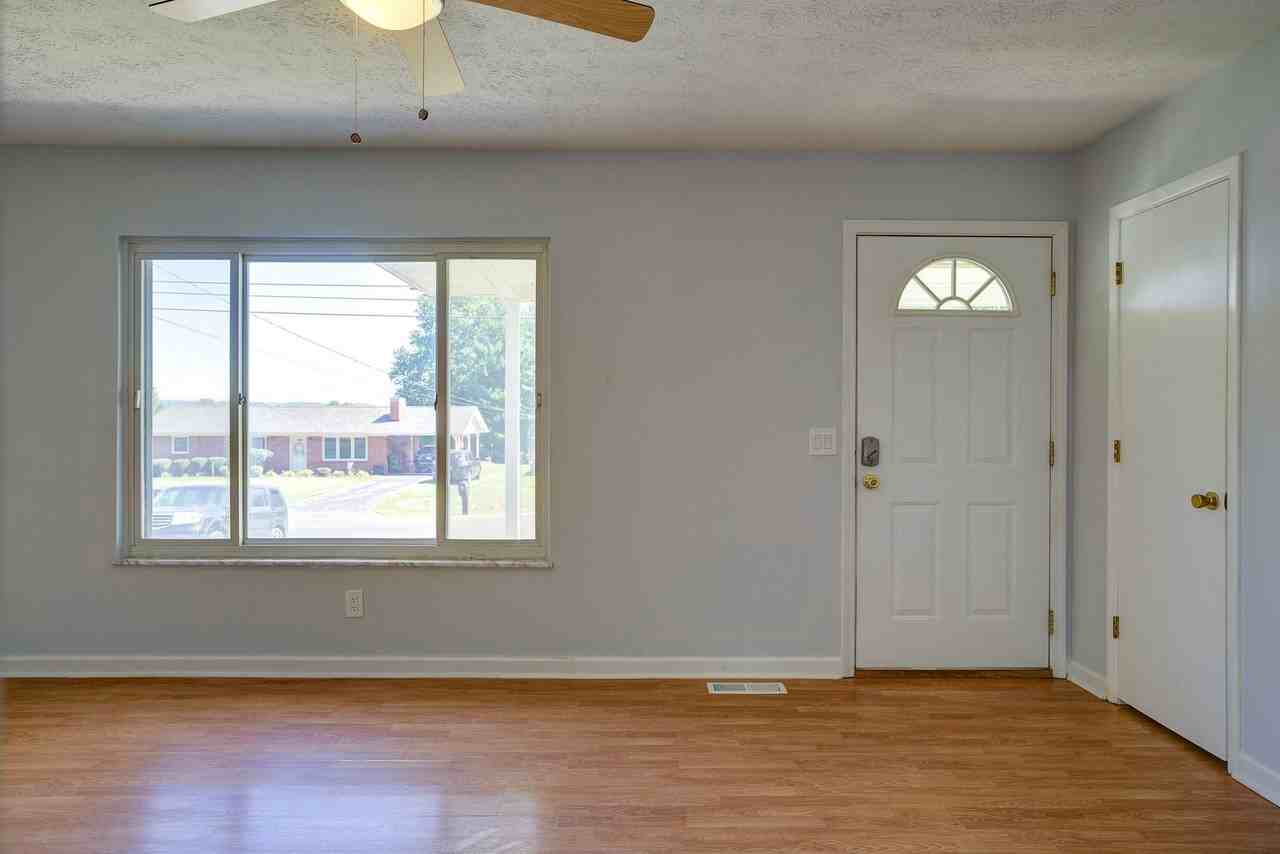 221 Shannon View Rd - Photo 3 of 40