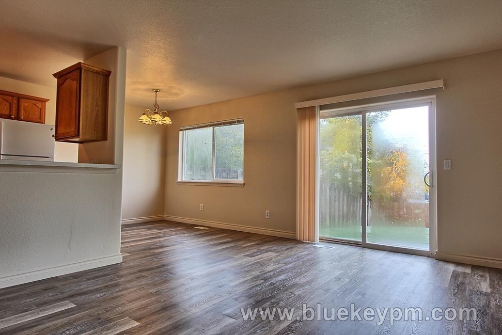 7310 Ne 14th Ct - Photo 2 of 10