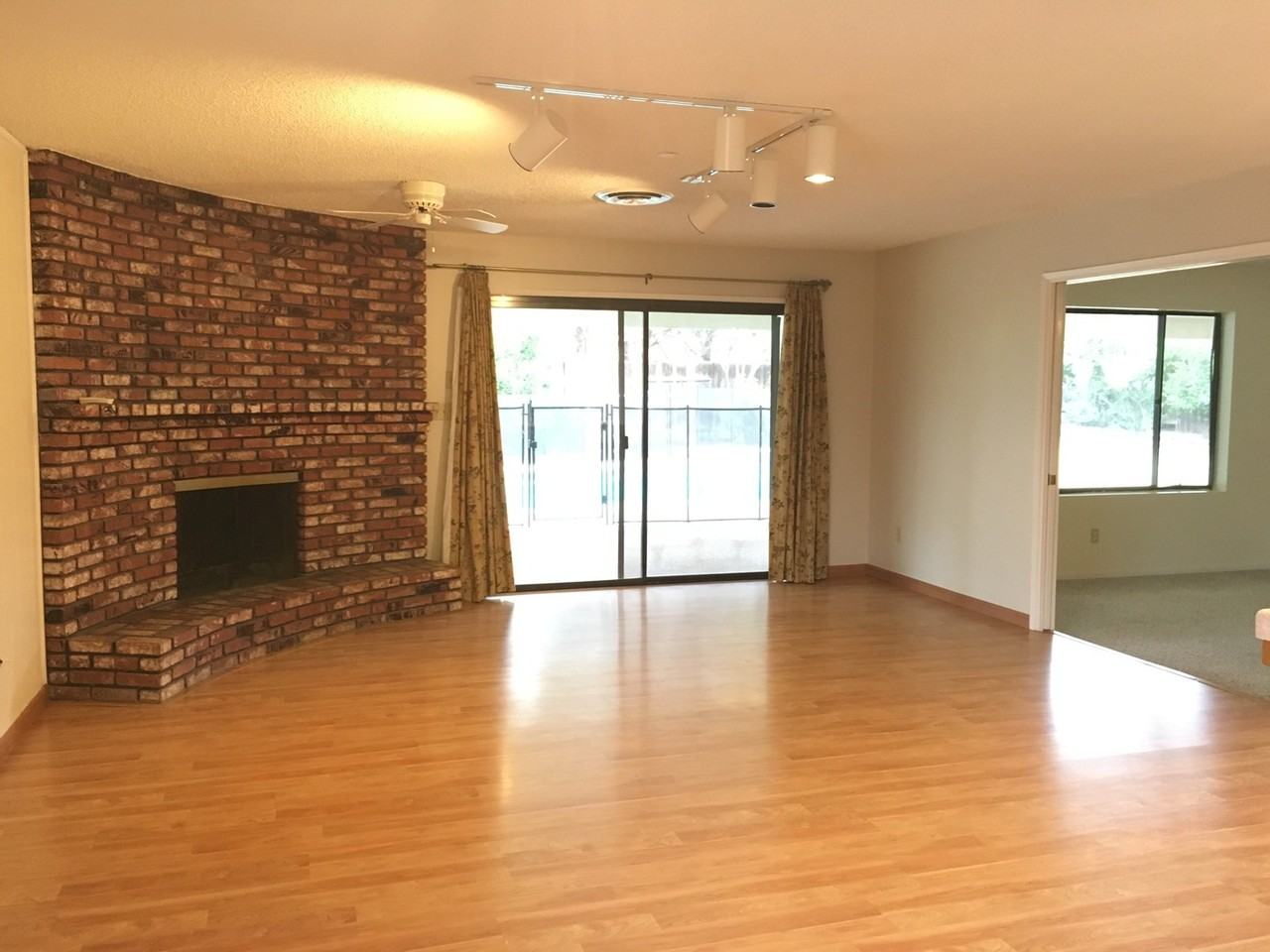 7200 Snowmass Ln - Photo 4 of 27