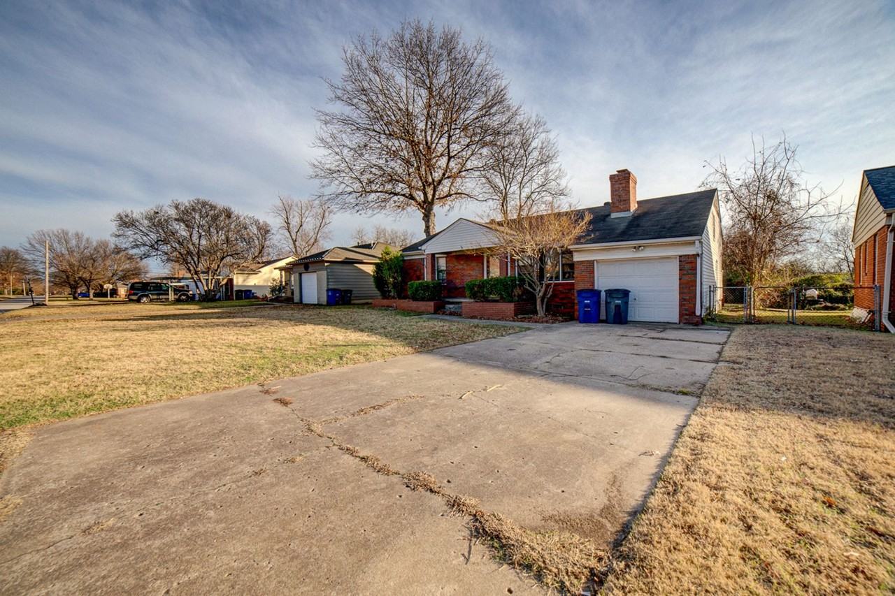 4116 E 27th St - Photo 3 of 40