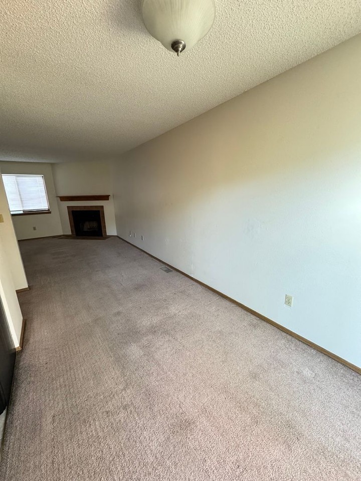 6627 Proud Eagle Ct - Photo 3 of 10