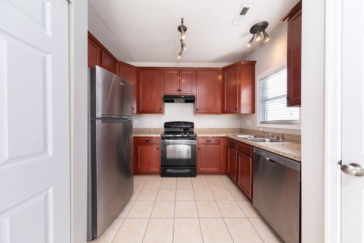 5625 Foundation St - Photo 2 of 10