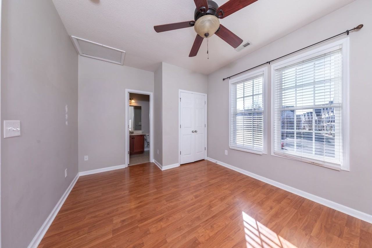 5625 Foundation St - Photo 5 of 10