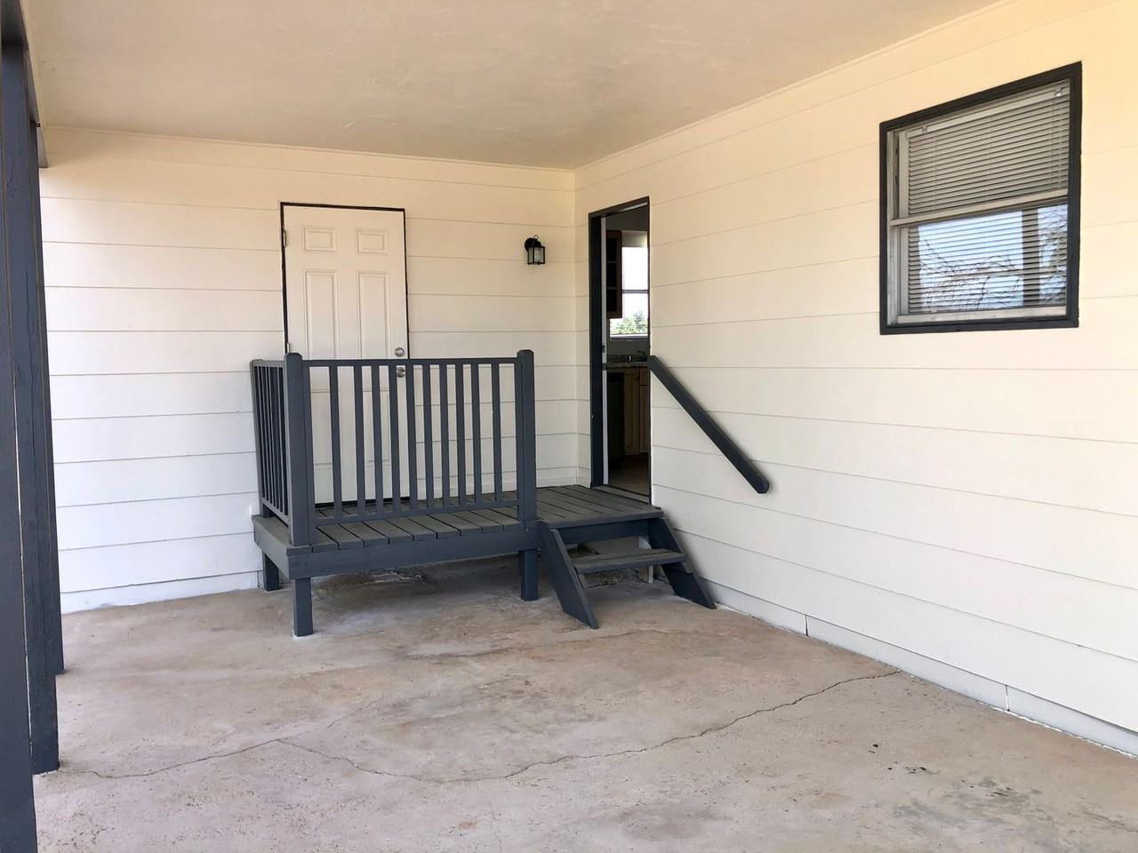 2519 Lillie Ave - Photo 6 of 32