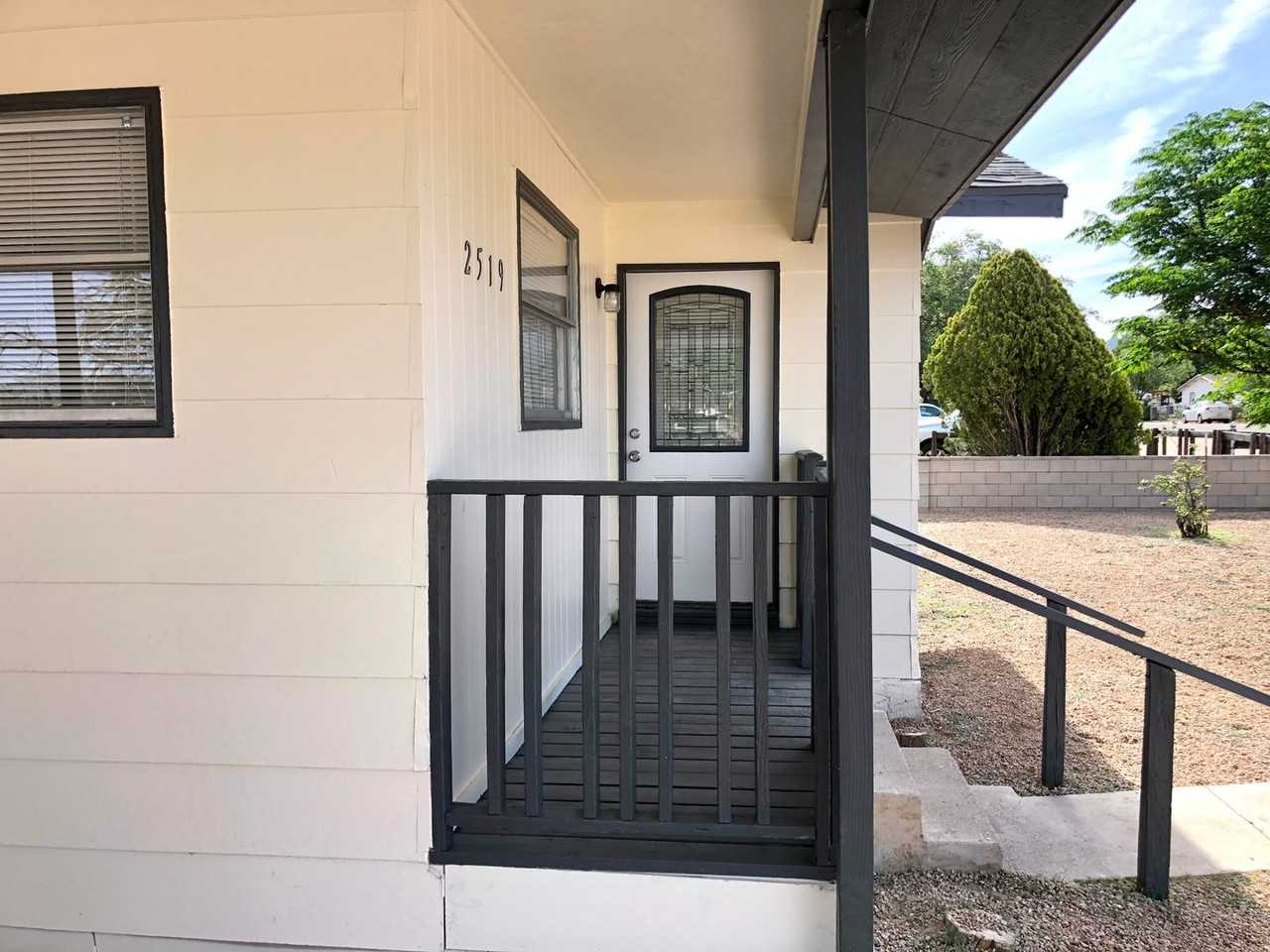 2519 Lillie Ave - Photo 7 of 32