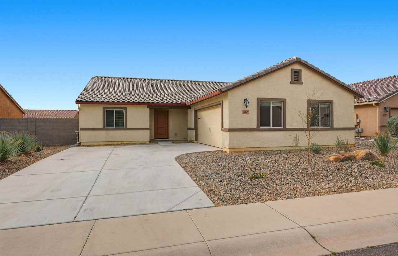 565 W Black Hawk Pl - Photo 3 of 39